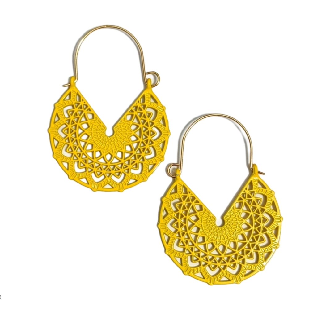 Lace fan hoop earrings